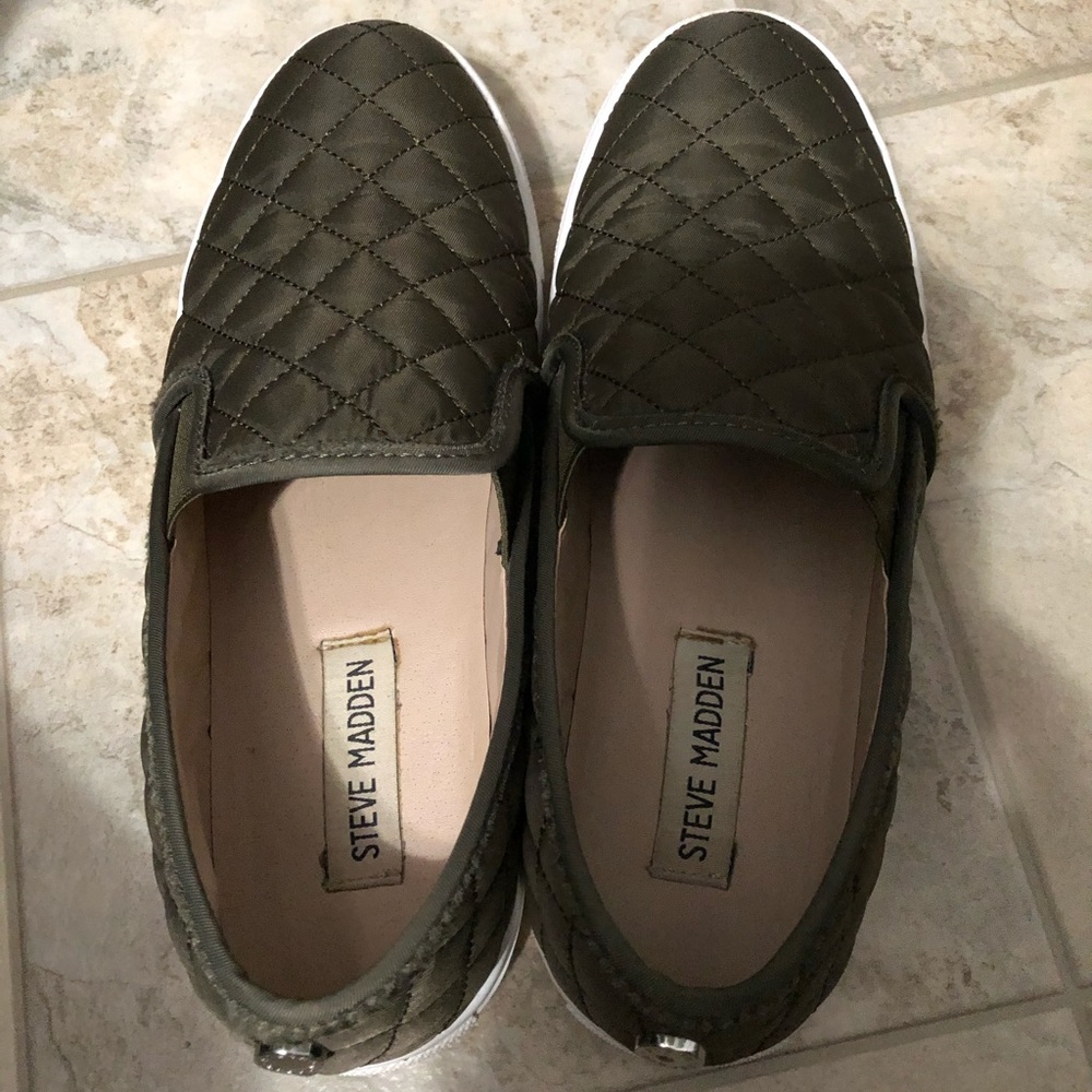 Steve Madden slip ons